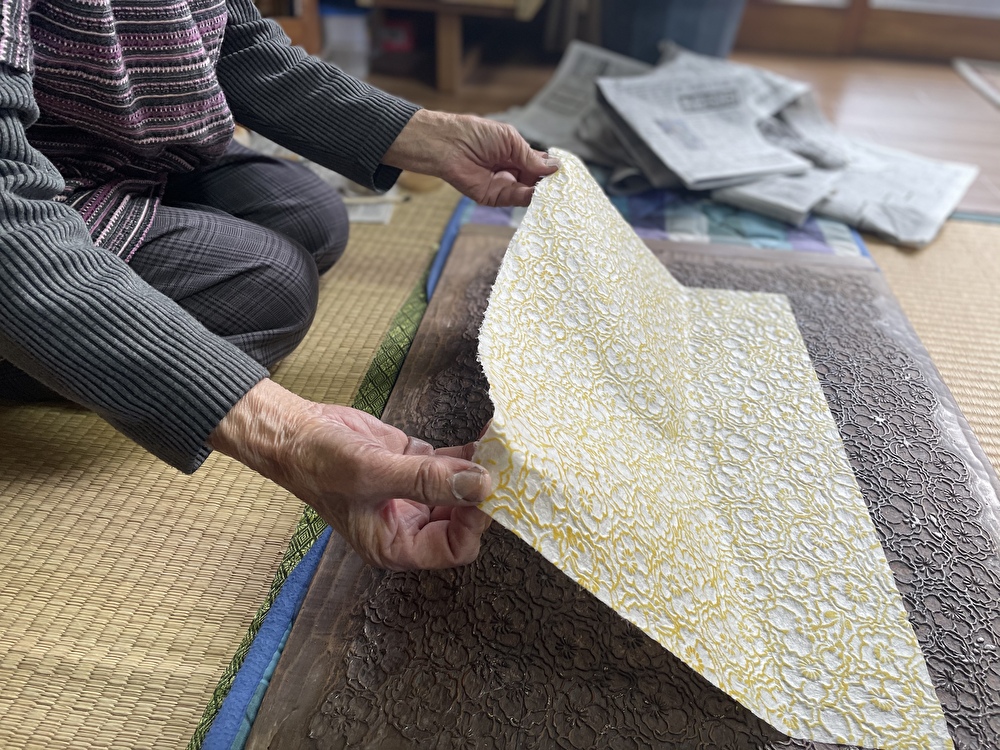 Shiroishi Kamiko: Craftsmen Who Use Traditional Shiroishi Washi Paper.