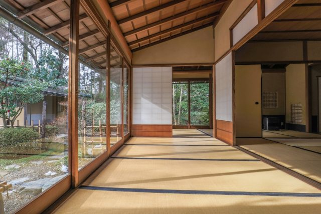 【Classical Performing Art Tradition House, Hekisuien】】It is free entry to the Tohoku’s only Noh theater. Having the authentic tea ceremony room and Japanese garden, it will transmit the traditional performing art of Shiroishi city to posterity.