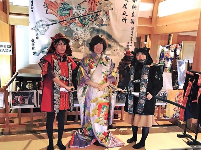 Try on Japanese armor! Shiroishi’s significant simbol “Shiroishi Castle” A professional staff will change you into a Japanese Samurai.